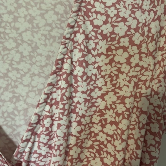 Pink and white  crop shirt. Size Medium - Picture 5 of 5